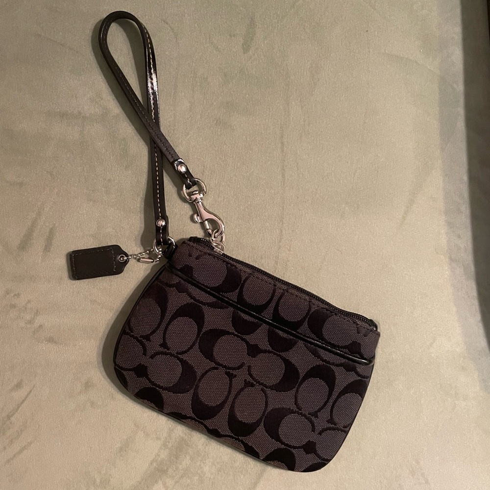 CONSIGNED - Coach Wristlet